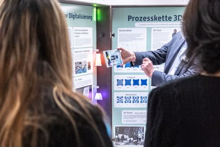 AK Wissenschaft der SPD-Landtagsfraktion besucht UCB: Nachhaltigkeit und Digitalisierung im Fokus