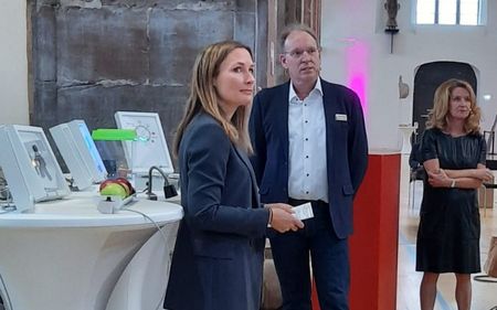 Die Moderatorin im Gespräch mit Prof. Gollmer und der Staatssekretärin für Digitales, Heike Raab (re.). (Foto: HS Trier/T. Breitbach)