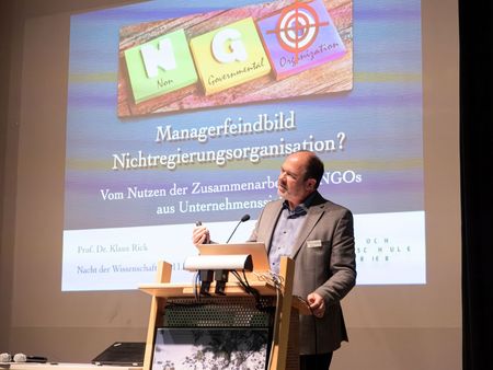 Prof. Rick mit Vortrag