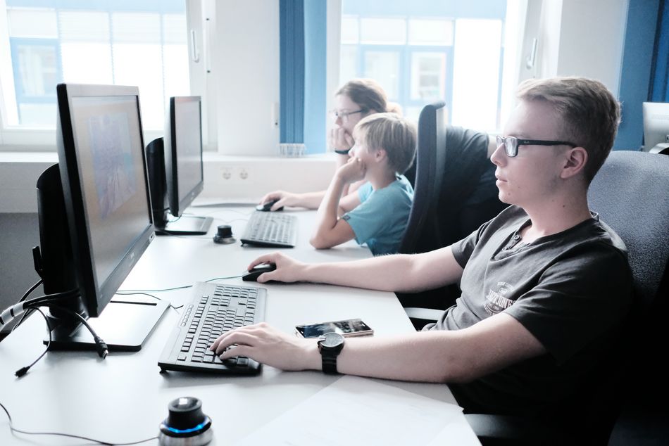 Ferienkursteilnehmer im PC Pool Ferienkursteilnehmer im PC Pool