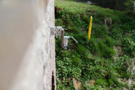 IoT-Pegel an der Glaadter Brücke mit solarer Energieversorgung | Bildquelle: Deutsches Rotes Kreuz