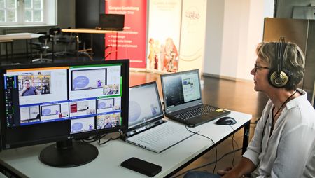 Prof. Dr. Linda Breitlauch bei dem 3. Health Game Jam im Juli 2020 an der Hochschule Trier. (Foto: Anne Wiedau)