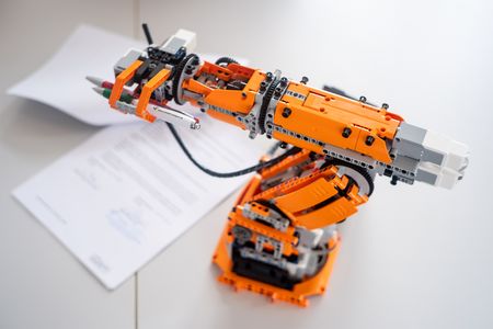 Die Ausstellungsfläche bietet Platz um Roboter und neue Technologien auszuprobieren.