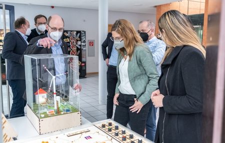 AK Wissenschaft der SPD-Landtagsfraktion besucht UCB: Nachhaltigkeit und Digitalisierung im Fokus