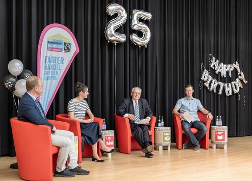 Dr. Ernst Theilen (mitte) als Ehrengast im Rahmen der virtuellen Feier zum 25-jährigen Jubiläum des Umwelt-Campus im Juli 2021